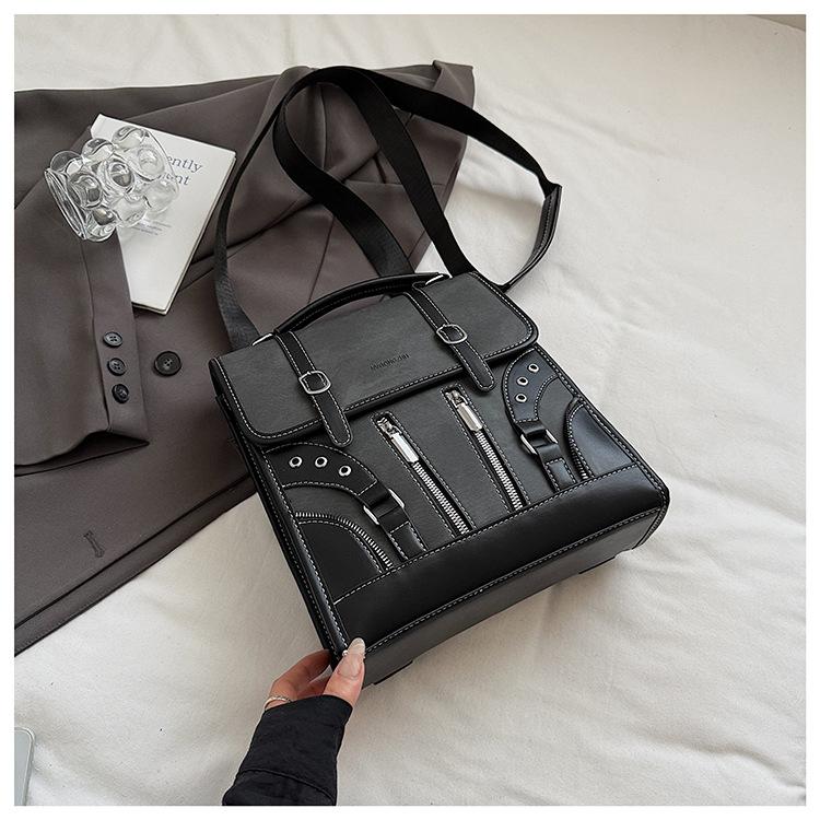 

Ретро сумка большой вместимости женская 2025 новый рюкзак в стиле колледжа корейская версия нишевая сумка-мессенджер портативная большая сумка чёрный