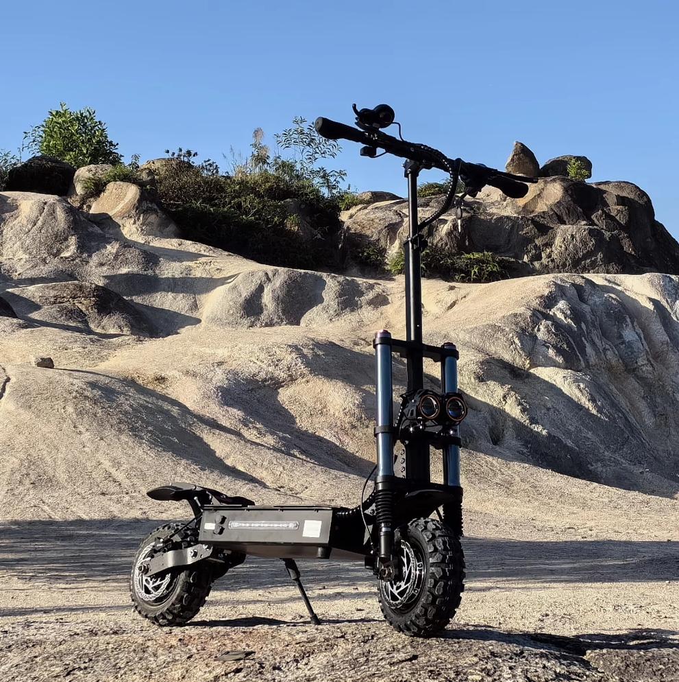 6000W Leistungsstarker Elektroroller 60V 38Ah Höchstgeschwindigkeit 85km/h 100km Reichweite 11'' Reifen Doppelte Stoßdämpfung Faltbarer EScooter für Erwachsene