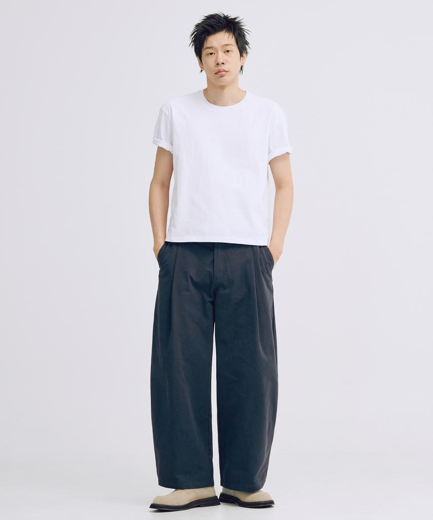TAKEASY One-Pleat Barrel Fit Cotton Pants (Navy)