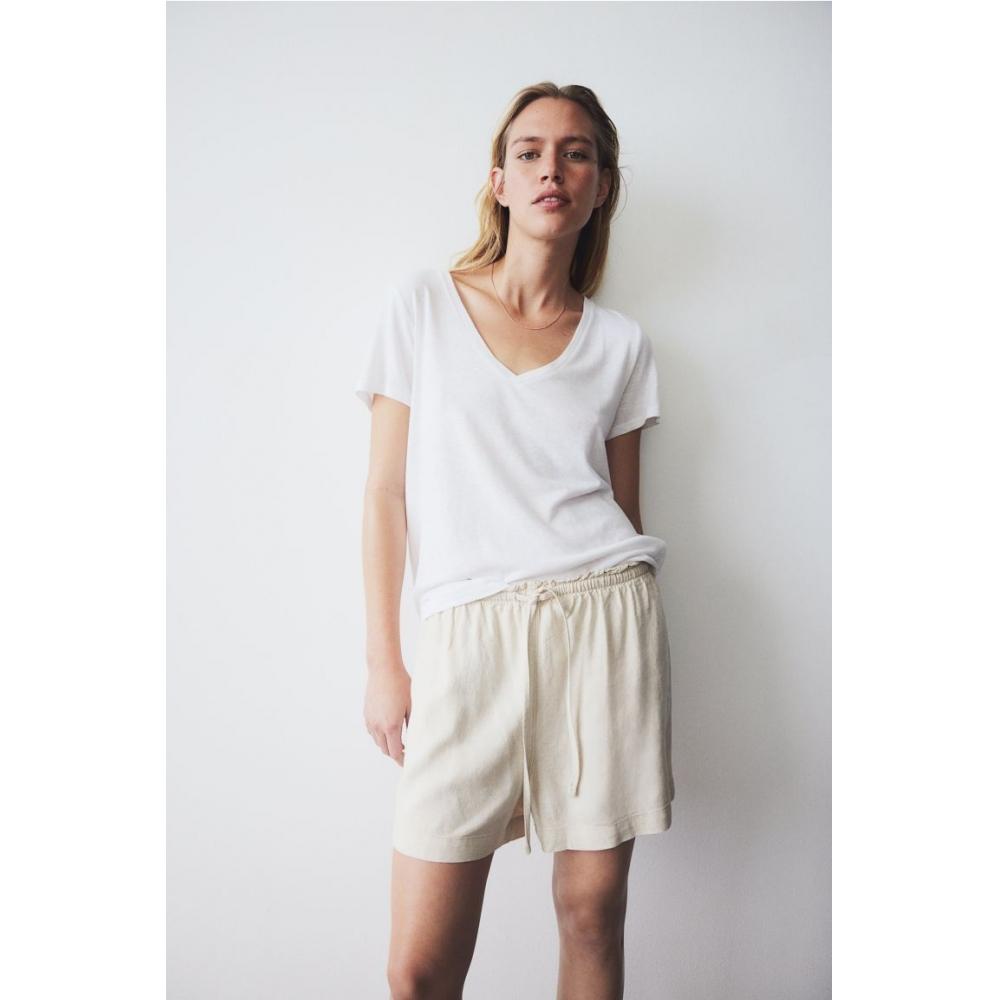 

Шорты из смесового льна HM светло-бежевые