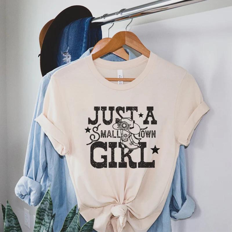 Small Town Girl Funny Tshirt Women Vintage Western Country Girl Graphic T Shirt Short Sleeve Cute Music Tee Shirt Ladies Tops