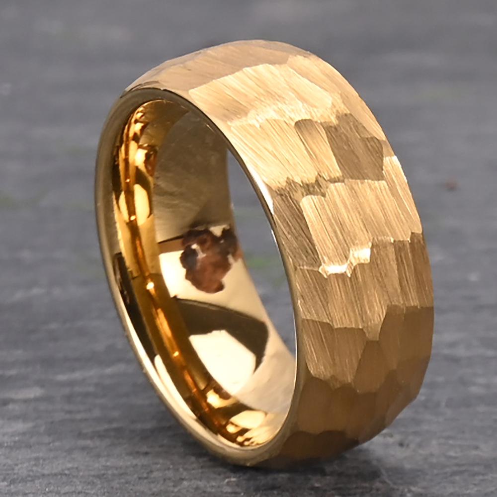 8mm Breiter Wolframring - Handgehämmerte Matte Oberfläche mit 18K Goldgalvanisierung