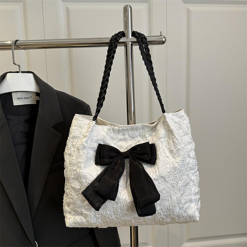 Bow Fashion Large Capacity Shoulder 2025 Summer New This Year Popular Leisure Bag Niche Design Tote Bag