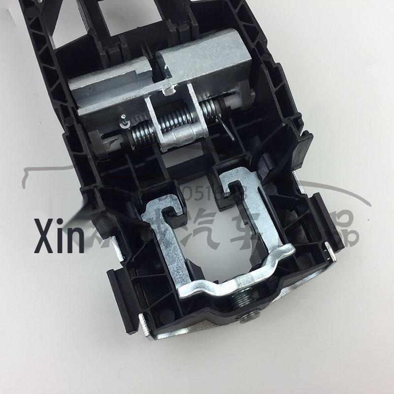 Compatible with Volkswagen Jetta, Santana, Passat Exterior Door Handle Bracket 5KD837885A.