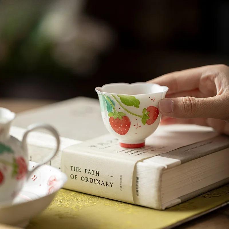 2pc/lot Hand-painted Strawberry Teacup Zen Tea Bowl Water Jug Tea-tasting Meditation Cup Chazhan Master Cups Tea Services 50ml