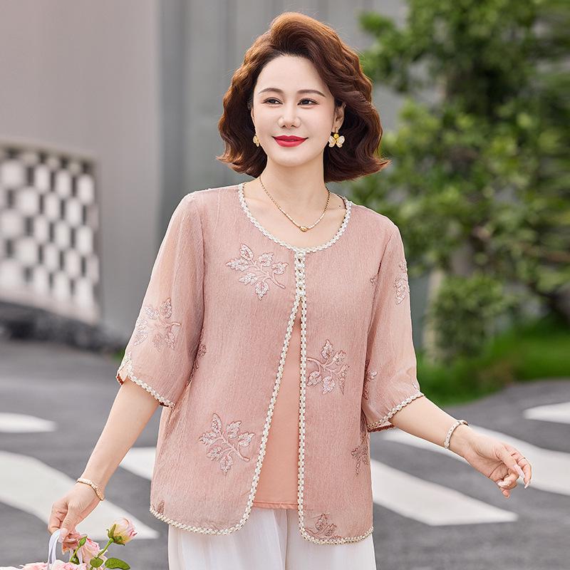 Chic Mom's Summer Two-Piece Set: Fashionable Short-Sleeve Tee and Pants Suit (2025)