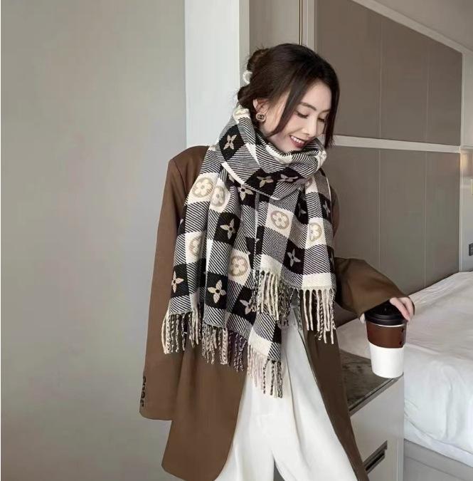 Autumn and winter new plaid scarf women's Korean atmosphere fashion versatile imitation cashmere thickened warm knitted scarf