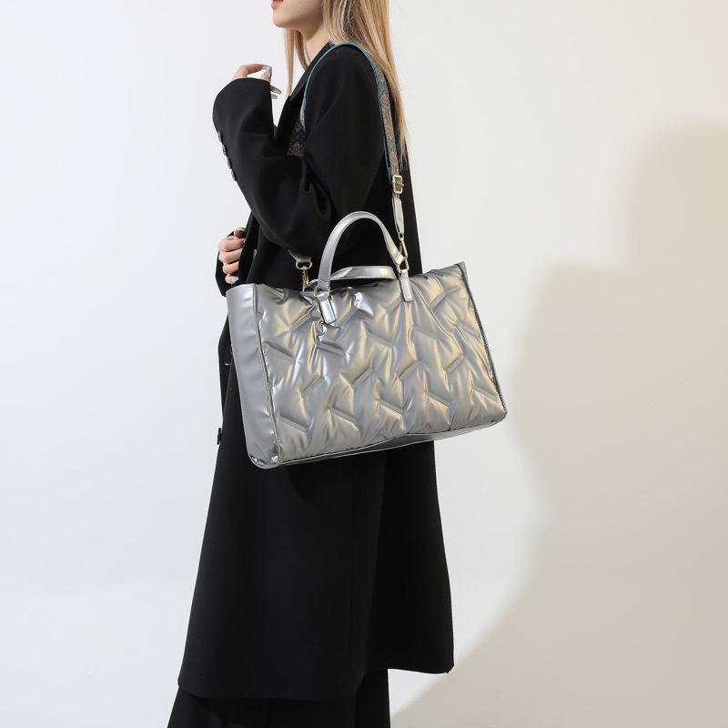 Fashion Large-capacity Bag Women's New Versatile Portable Commuter Shoulder Tote Bag