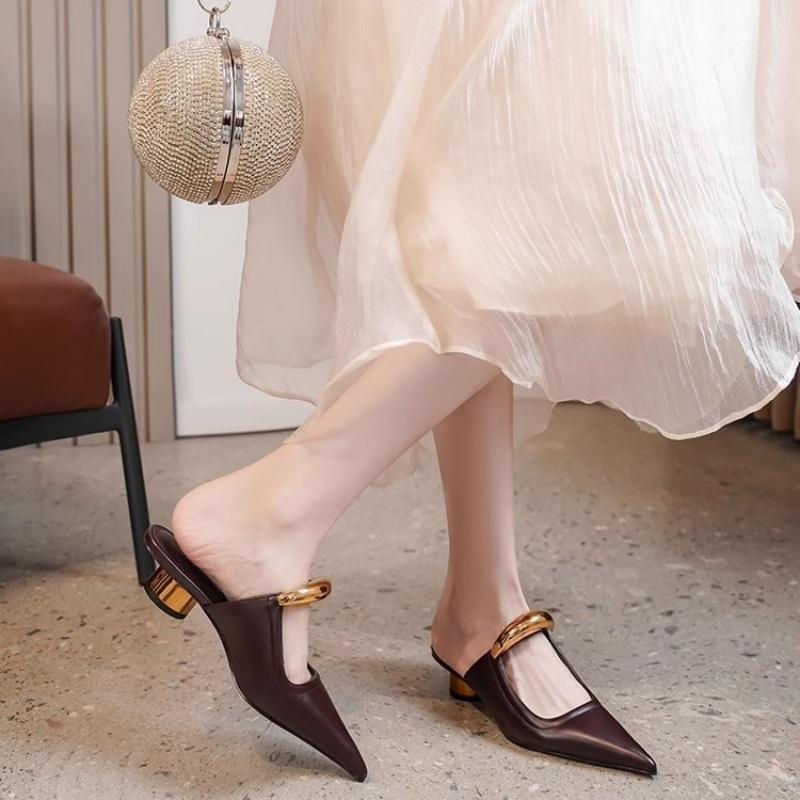 Punkowe Gotyckie Metalowe Klamry Sandały na Niskim Obcasie Kobiety 2024 Nowe Szpiczaste Palce Grube Obcasy Letnie Kapcie Kobieta Buty Platformowe Muller