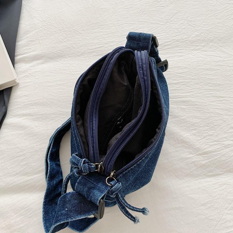 This Multi-functional Artistic Single-shoulder Bag Is Fashionable Simple and Has A High Appearance. It Is A Horizontal Crossbody Casual Bag