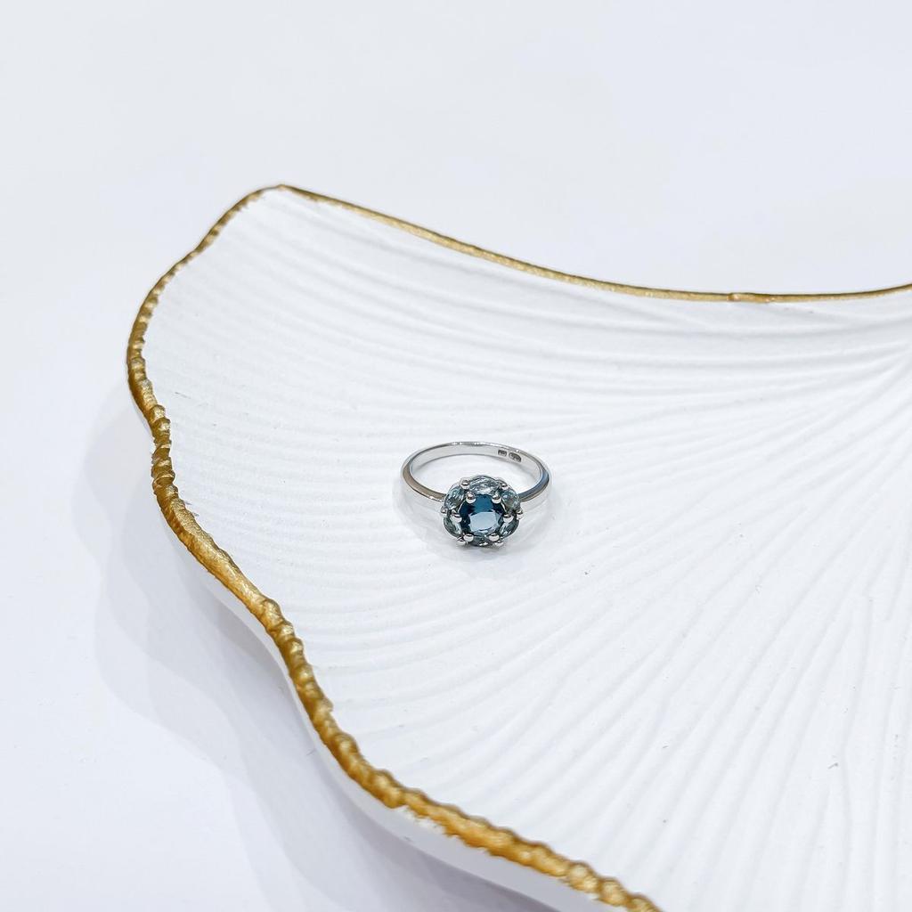 Srebrny pierścionek z topazem London Blue o masie 0,908 ct, masie produktu 2,81 g (2166931)