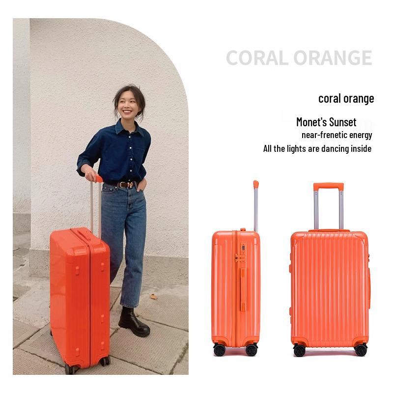 

Набор чемоданов разных размеров: 28 кодовый замок, 26 чемодан на колесиках, 24 трансформер, 20 ручная кладь. 20-inch