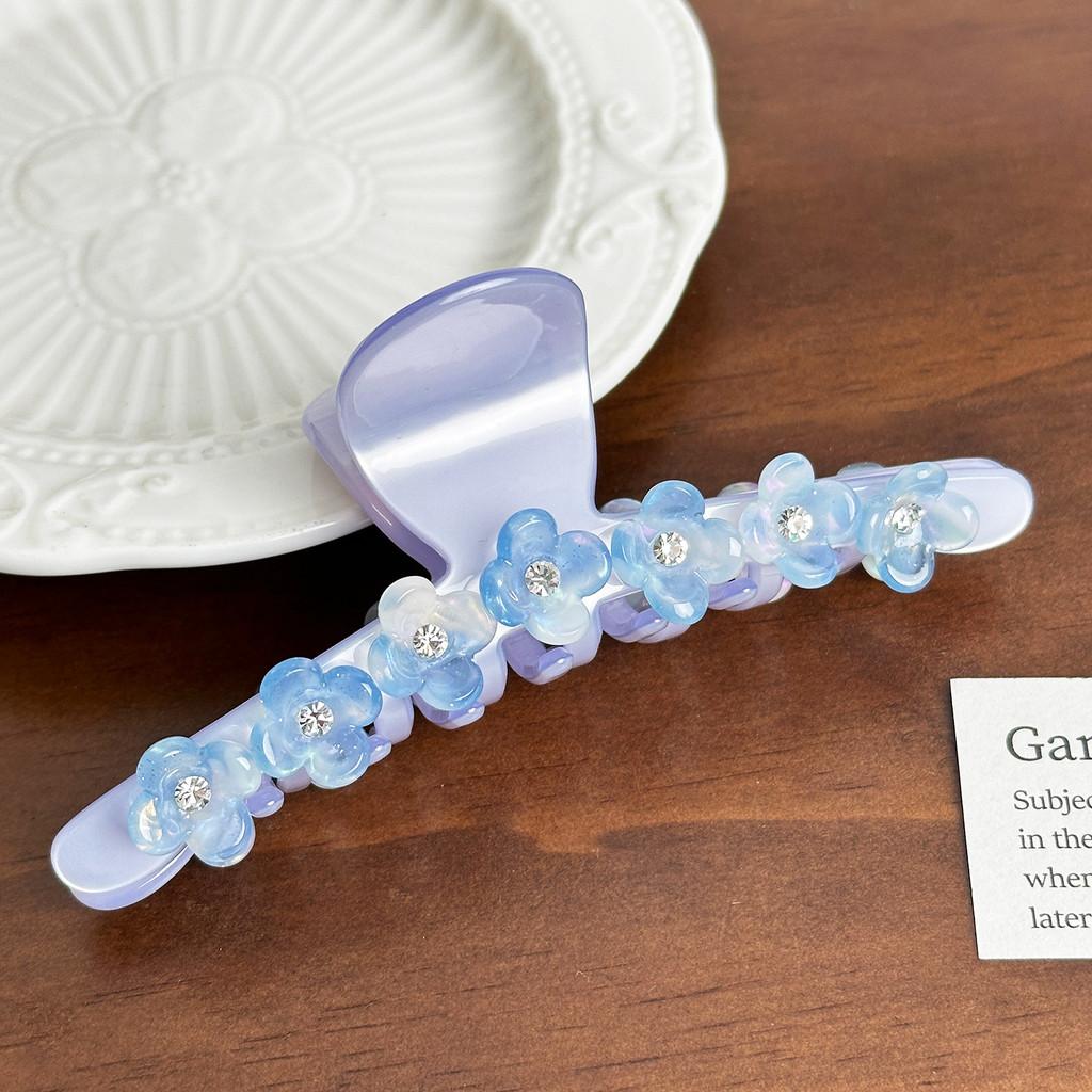 Luxurious Oversized Hair Claw Clip With Stunning Floral Accents For Stylish Women