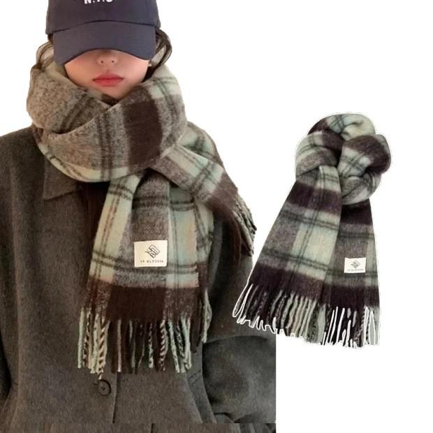 Women's Plaid Scarf: Warm, Thick, Korean-Style Neck Warmer for Autumn/Winter 2025