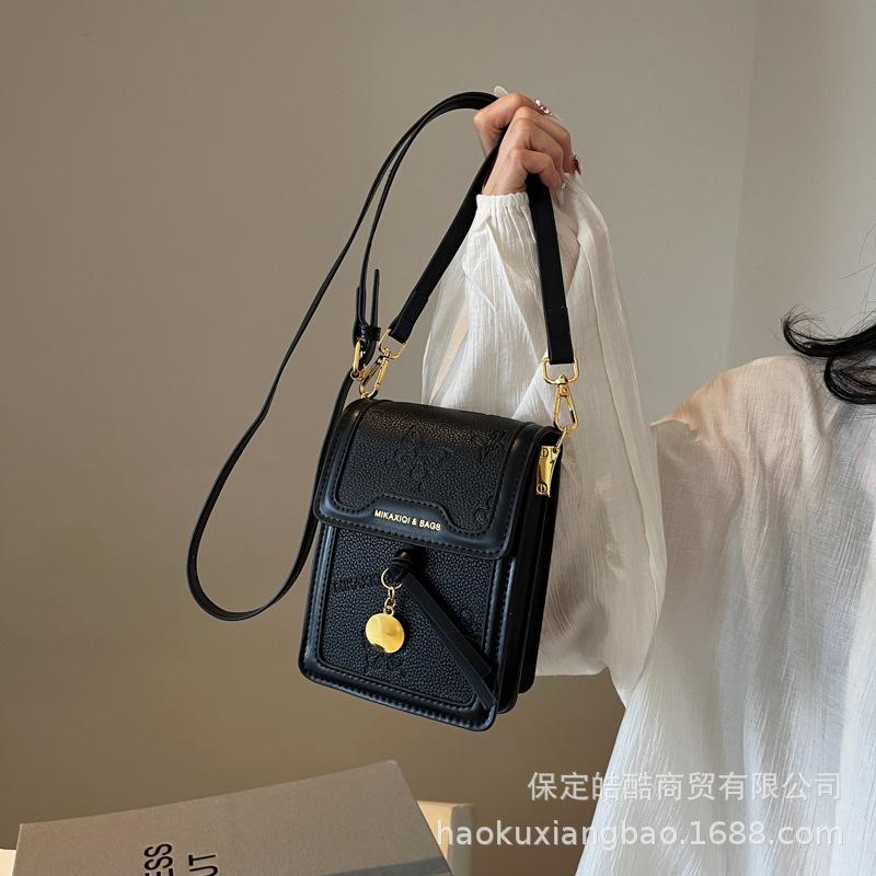 Summer messenger small bag women's 2025 new trendy small square bag high-end shoulder bag popular super hot mobile phone bag