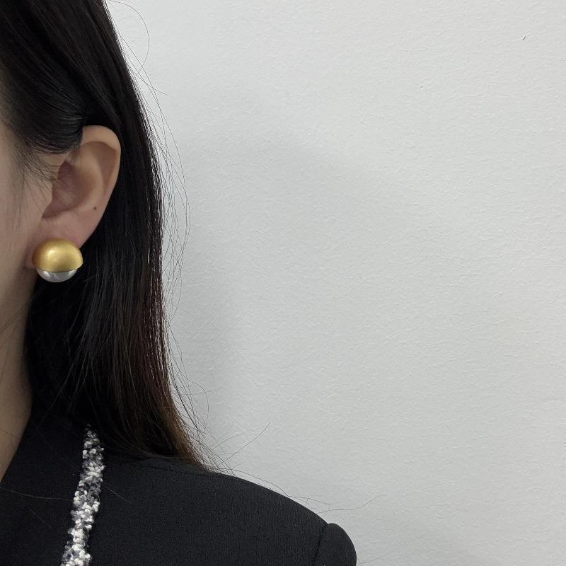 Simple Western Antique Hemisphere Pearl Stud Earrings French Earrings Niche High-End Light Luxury