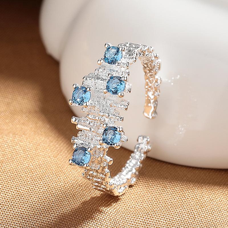 

2026 Blue Zircon Ring Women s Light Luxury High-end Irregular Pleated Open Ring Niche Silver-plated Index Finger Ring Resizable серебряный