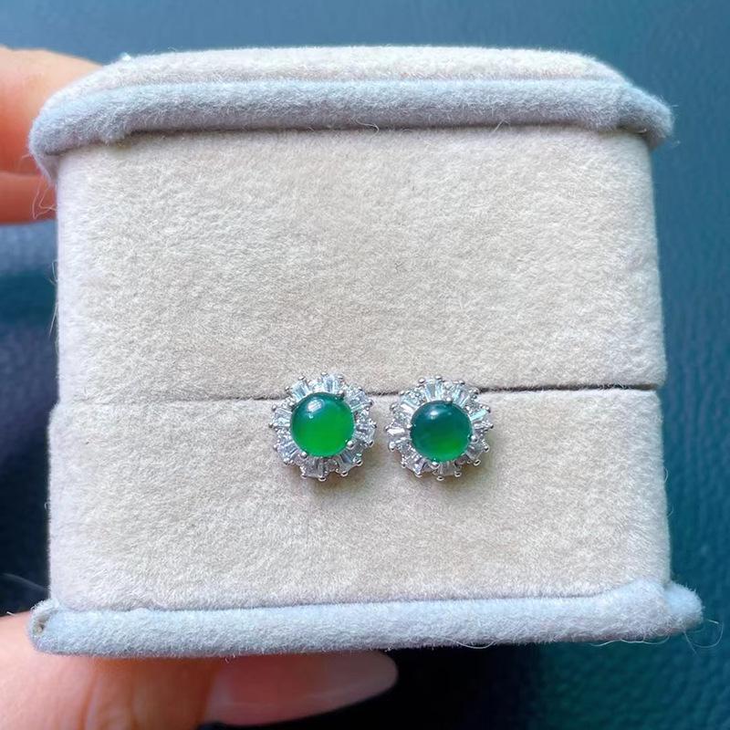 S925 Silver Green Chalcedony Stud Earrings - Classic, Versatile Fashion