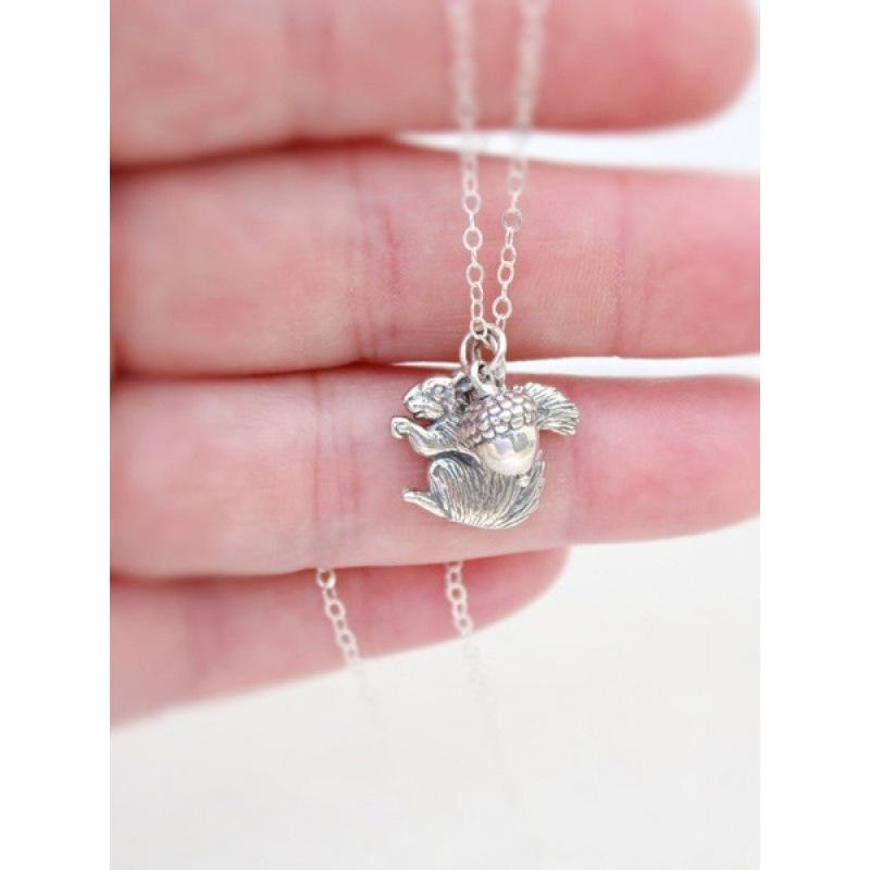 Elegant Squirrel & Pine Cone Pendant Necklace – Creative European & American Design