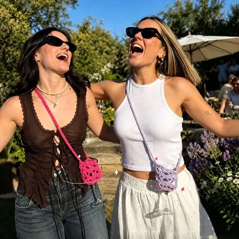 Portable Knitted Crochet Wine Glass Crossbody Holder Hollow Stylish Sleeve for Patio Gathering Cocktail Party 1Pcs