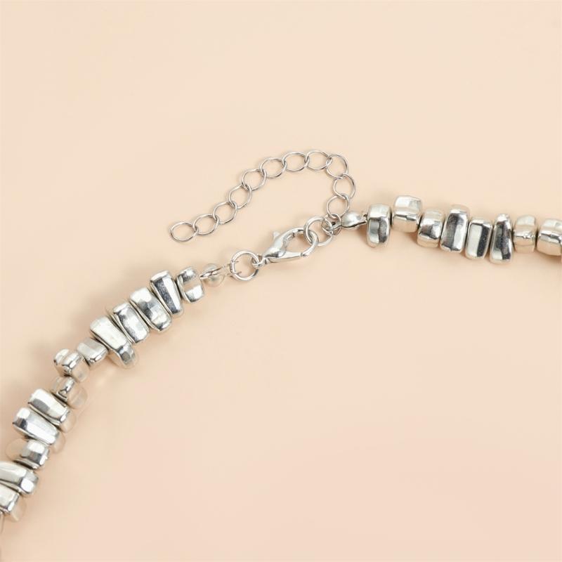 Artistic Short Clavicle Necklace Featuring Geometric Plastic Beads And Movable Tassels Decoration Fashion Neckwear