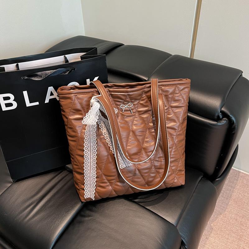 

Модный тренд рабочая сумка-тоут большой вместимости в зарубежном стиле 2025 весна вышивальная нить новая бриллиантовая сумка через плечо женская коричневый