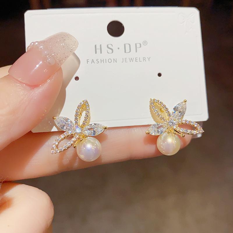 

2026 Sweet and Fashionable Mapei Pearl Zircon Flower Stud Earrings S925 Silver Needle Temperament Versatile Exquisite Niche Earrings