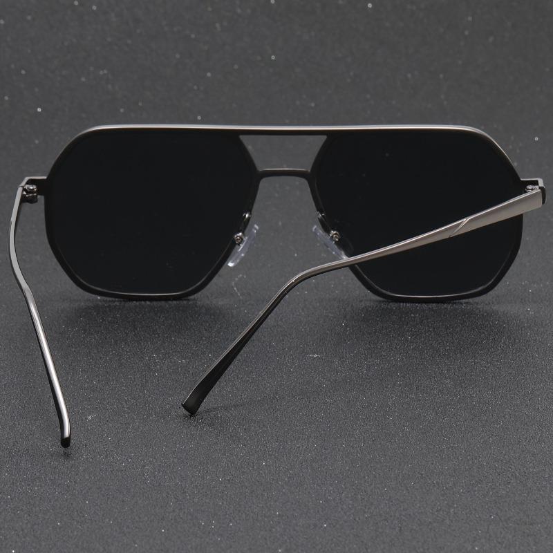 1 Pair of Men's Metal Geometric Frame Flat Top Texture Decorative Glasses Fashionable Business and Leisure Decoration