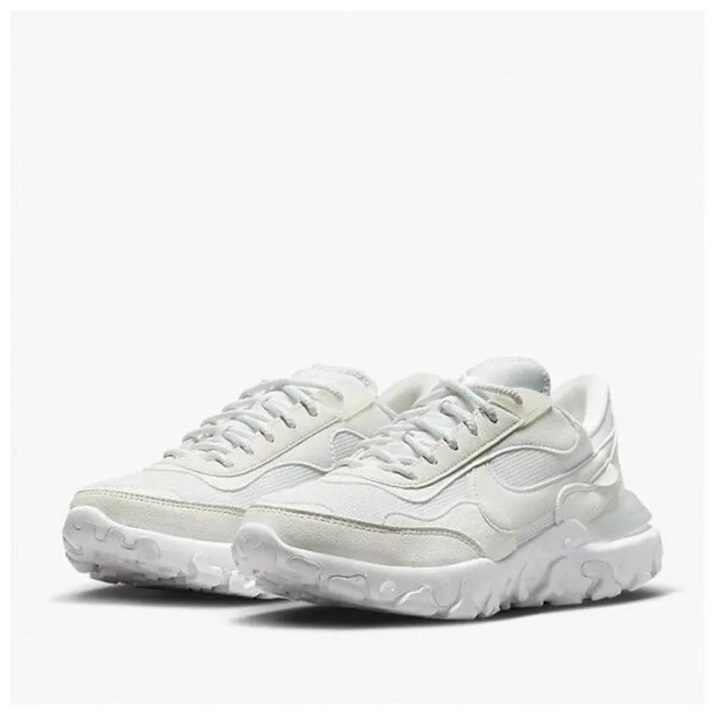 W REACT R3VISION Women s Sneakers (Size 250 Only) DQ5188-100