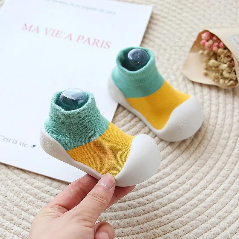 Simpatici Calzini Scarpe da Bambino Neonato Abbinamento Colori Simpatiche Scarpe da Bambino Scarpe da Bambola Suola Morbida Bambino Sneaker da Pavimento per Primi Passi Bambina