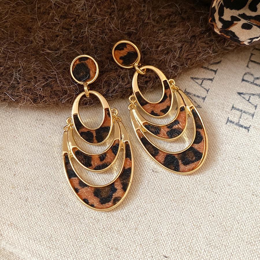 Silver Needle Autumn and Winter Retro Love Fan-shaped Leopard Print Earrings Light Luxury High-end Stud Earrings Niche Maillard Earrings