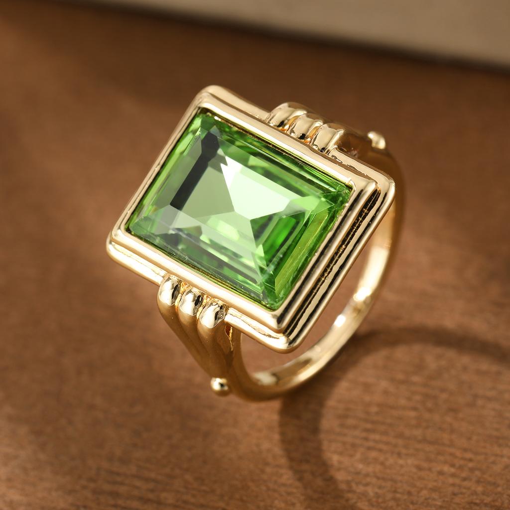 Luxurious cut artificial gemstone ring made of copper for ladies' jewelry. Suitable for parties and dates.