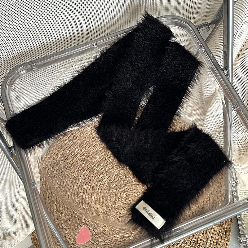 Falling Pool Knitwear Black & White Fluffy Narrow Stripe Scarf – Versatile Y2K Style for Women