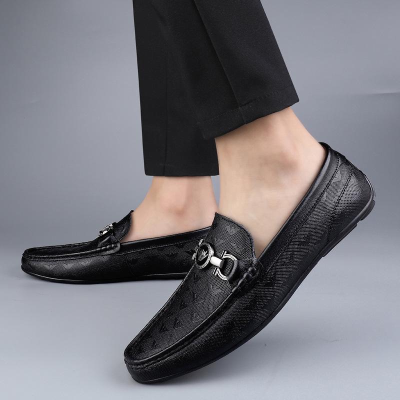 The first layer of cowhide casual men's shoes, black leather Doudou shoes, simple and versatile foot cover, green dress, lazy shoes.