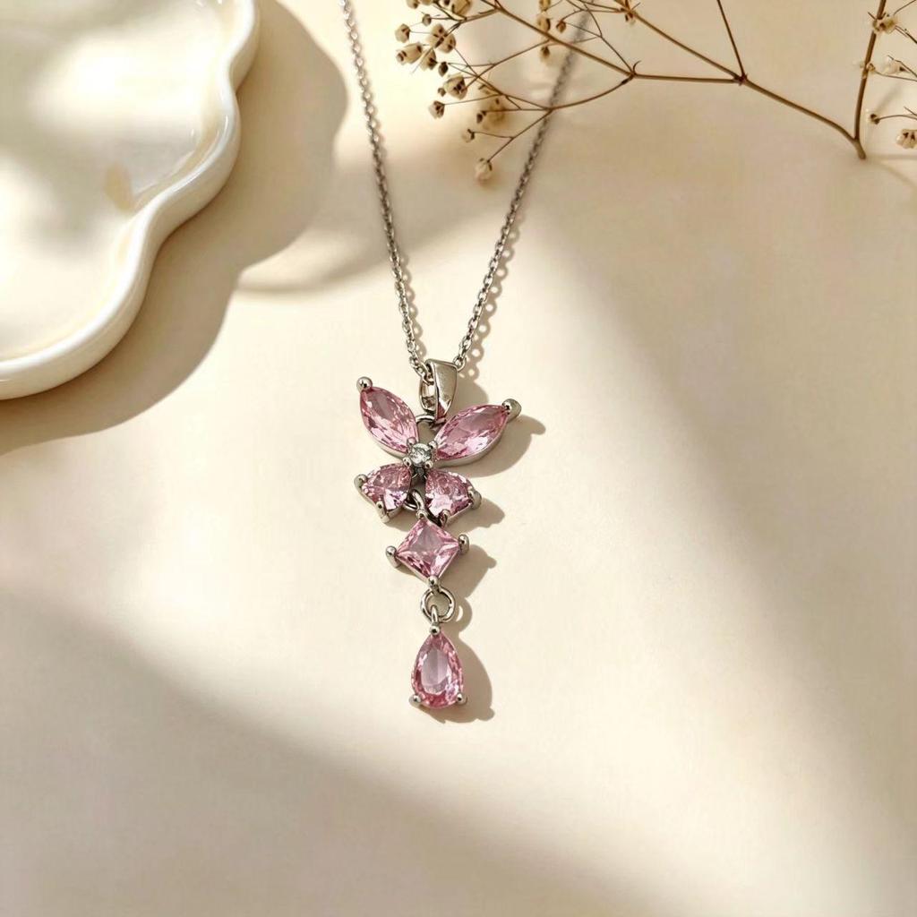 Elegant Cat Pendant Necklace: Fresh Design with Micro-Set Zircons for Women - Light Luxury & High-End Feel; Perfect Clavicle Chain Accessory.