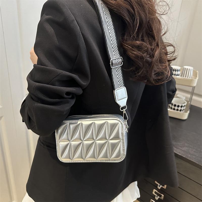 Summer new fashion casual diamond wide shoulder strap trend versatile simple shoulder messenger bag