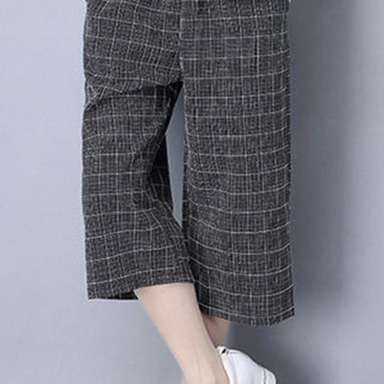 Dámský kostkovaný dvoudílný outfit, ležérní top s krátkým rukávem a kulatým výstřihem, sada zkrácených kalhot s kapsami, letní volná souprava na doma