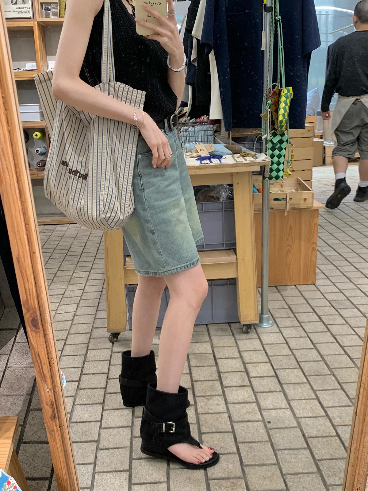 

Grape mother has the same style in stock~ Height increase of 4.5cm~ Be careful with color matching, belt buckle, toe spice girl medium tube cool boots 35