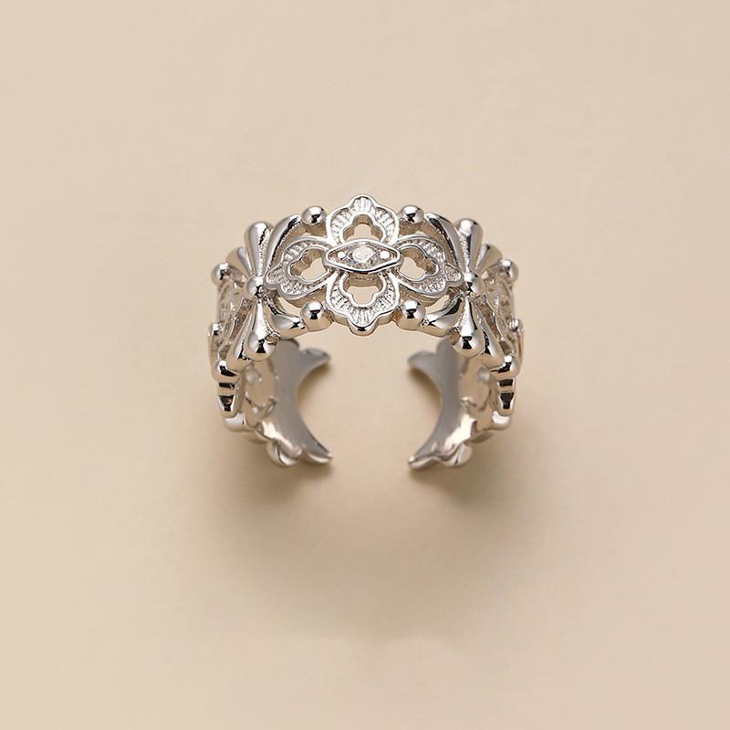 Elegant Geometric Hollow Clover Ring For Women In Vintage Silver Plated Design