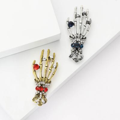 Vintage Alloy Rhinestones Skeleton Hand Bone Brooch Personality Punk Style Men'S And Women'S Clothing Brooch Ornament Pin