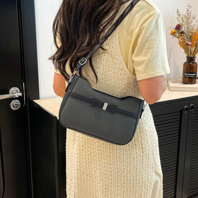 New Beautiful Bag New Trend Simple and Versatile Commuter Shoulder Messenger Bag Texture Underarm Women's Bag