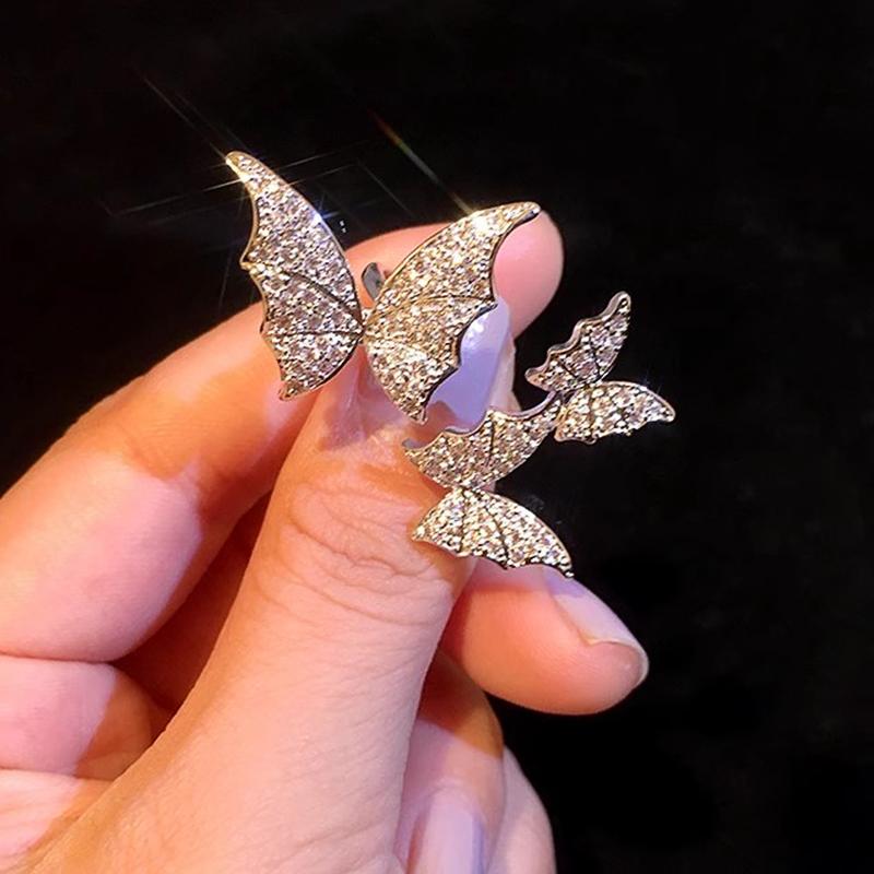 Huitan Brilliant Butterfly Rings for Women Bling Bling Crystal Cubic Zirconia Animal Opening Rings Wedding Party Fashion Jewelry