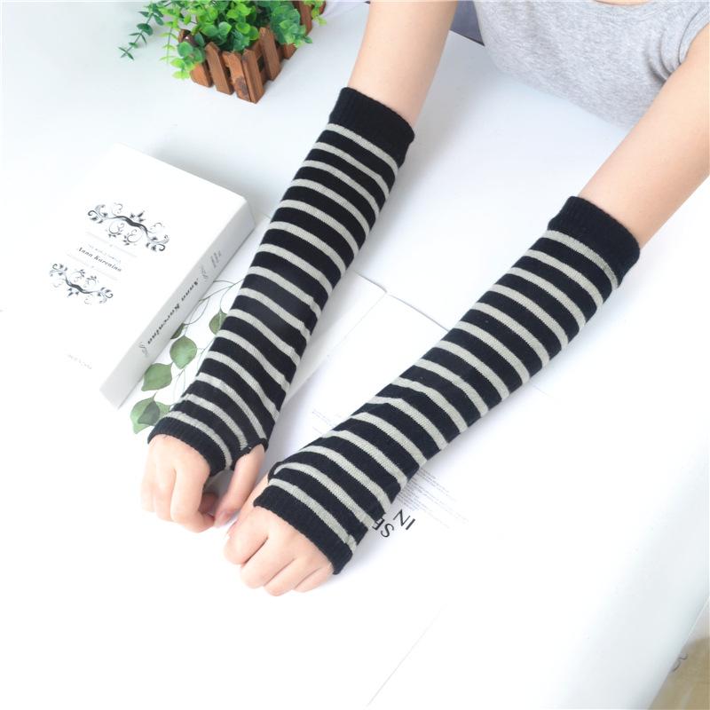 Spring and Autumn Outdoor Sun Protection, Dark and Fashionable Korean Version Striped Sleeve, Knitted Finger Hole Arm Cover.