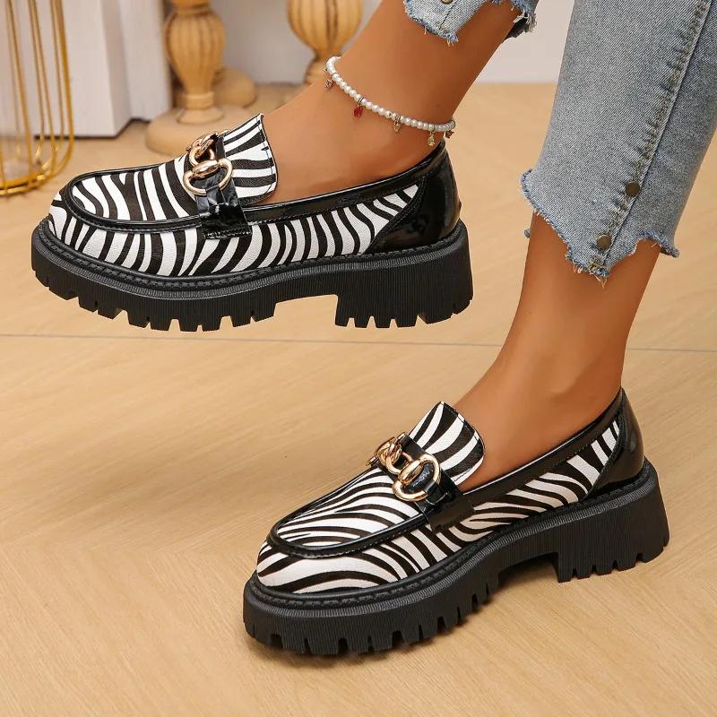2025 Plus Size Women's British Style Loafers Slip-On Round Toe Mid Heel Comfortable Casual Pumps Retro Leather New Shoes Ladies