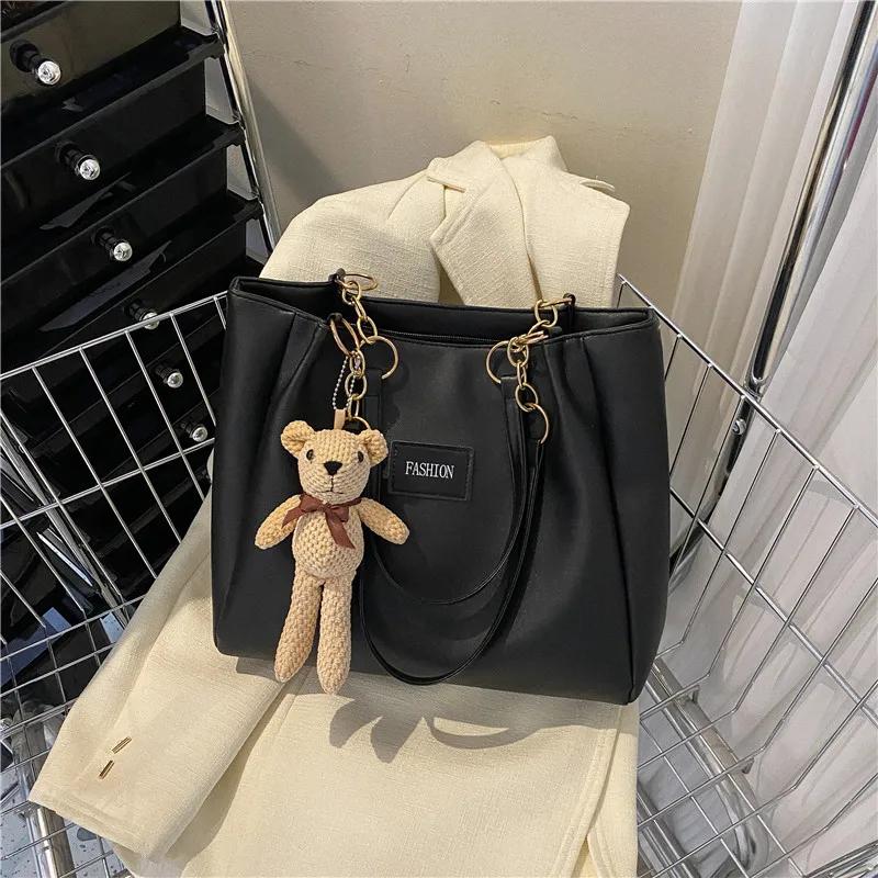 New Versatile Shoulder Bag, Large Capacity and Large Bag for Women, Stylish and High-end Commuting Tote Bags, Zipper Closure