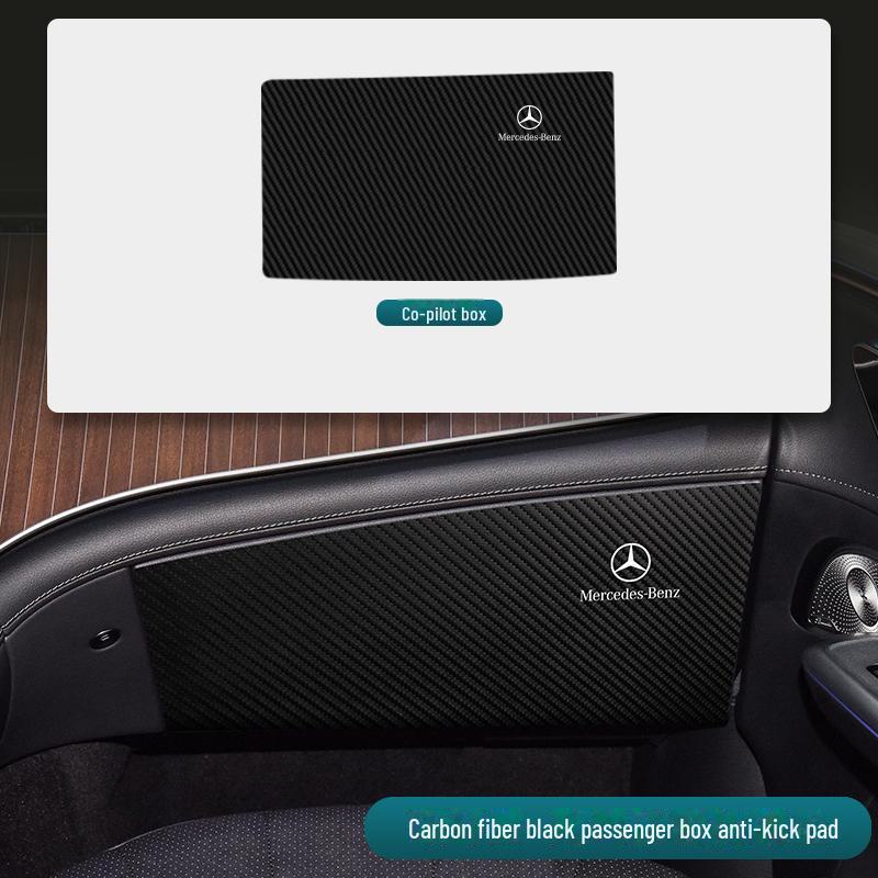 Mercedes-Benz EQE SUV Nakładka chroniąca przed kopnięciami na drzwi: Odporny na zarysowania panel wewnętrzny.