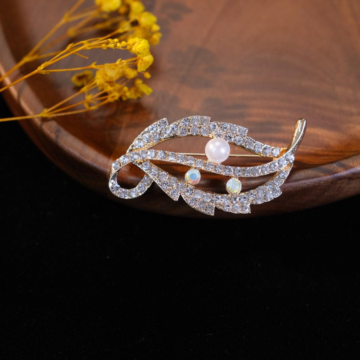 

Европейская и американская ретро брошь с золотым листом и жемчугом - Модный, универсальный аксессуар против оголения