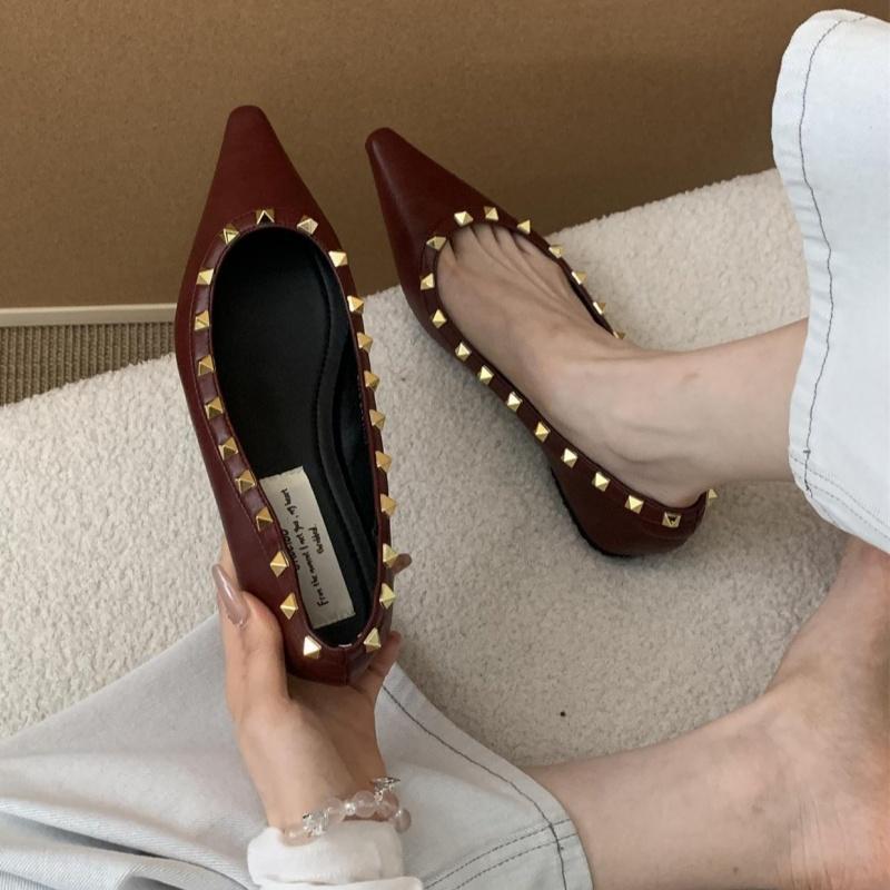 Fashion Trendy Rivet Women Flat Shoes 2025 New Fashion Soft Female Slip On Shoes Elegant Shallow Mouth Pointed Toe Ladies Flat Shoes