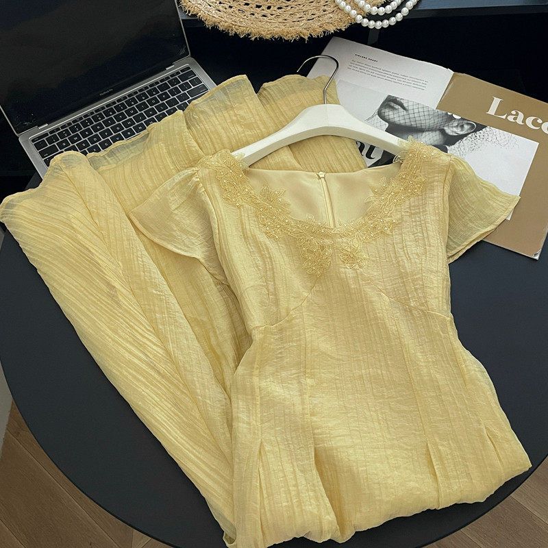 

Lace-Trimmed Waist-Slimming Long Dress 2026 Summer New Plus-Size V-Neck High-End Design Mid-Length Dress Yellow S