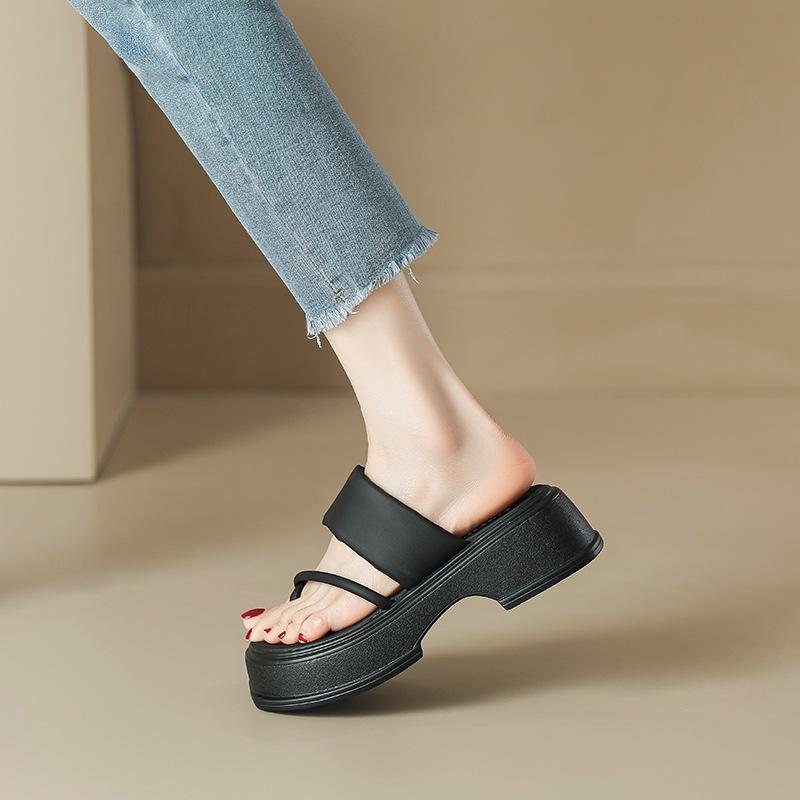 2025 new summer pinch feet heightened thick-soled cool slippers flip-flops wearing sandals women's Roman beach women's shoes